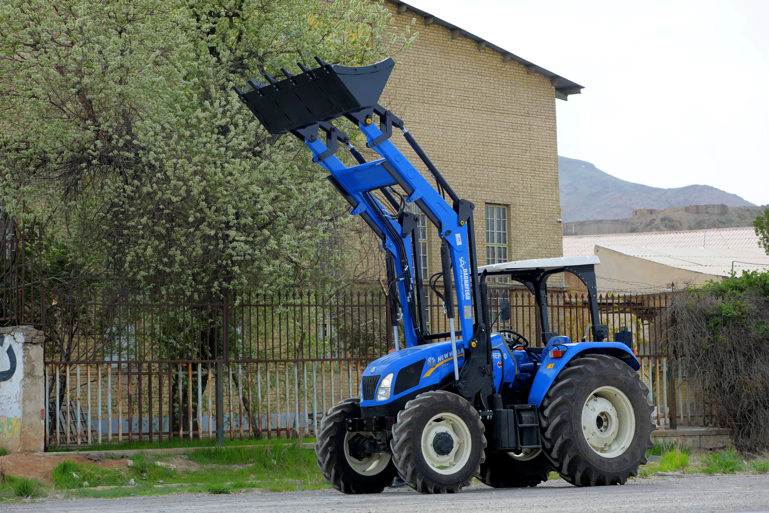 بیل جلو تراکتوری ماشین سازی دقایق اراک-MSD FRONT LOADER